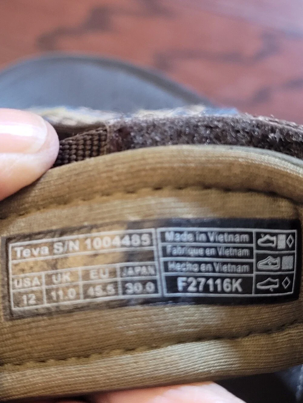 TEVA Men's Outdoor Adjustable Strappy Sandals in Olive & Tan.  Size 12